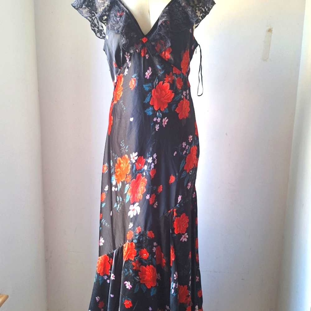 Free People Warm Hearts lace trimmed midi  dress👗. L